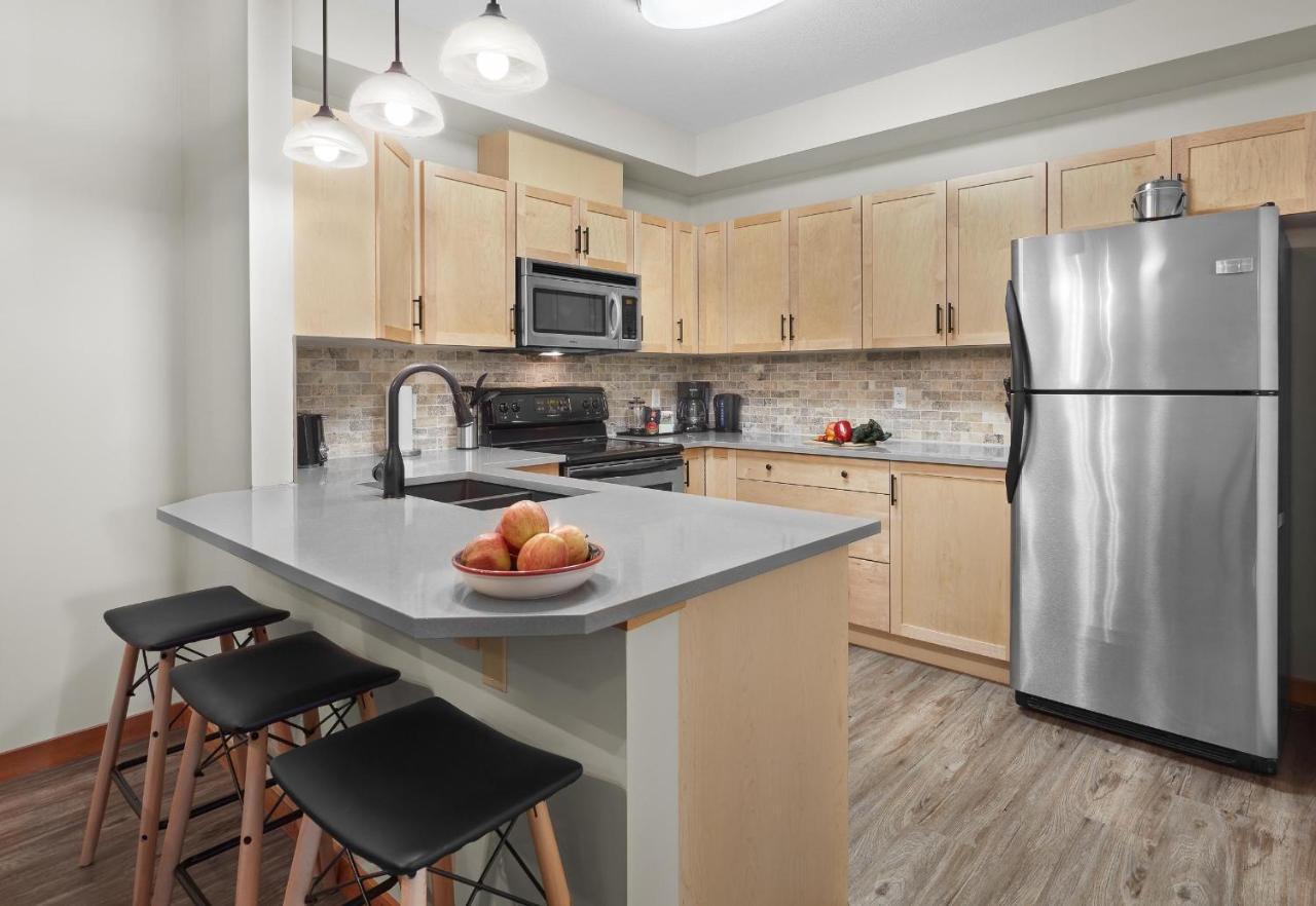 Newly Renovated Grizzly Lodge, Spacious 3Br 2Ba With Open Pool, Hot Tub Canmore Exteriör bild