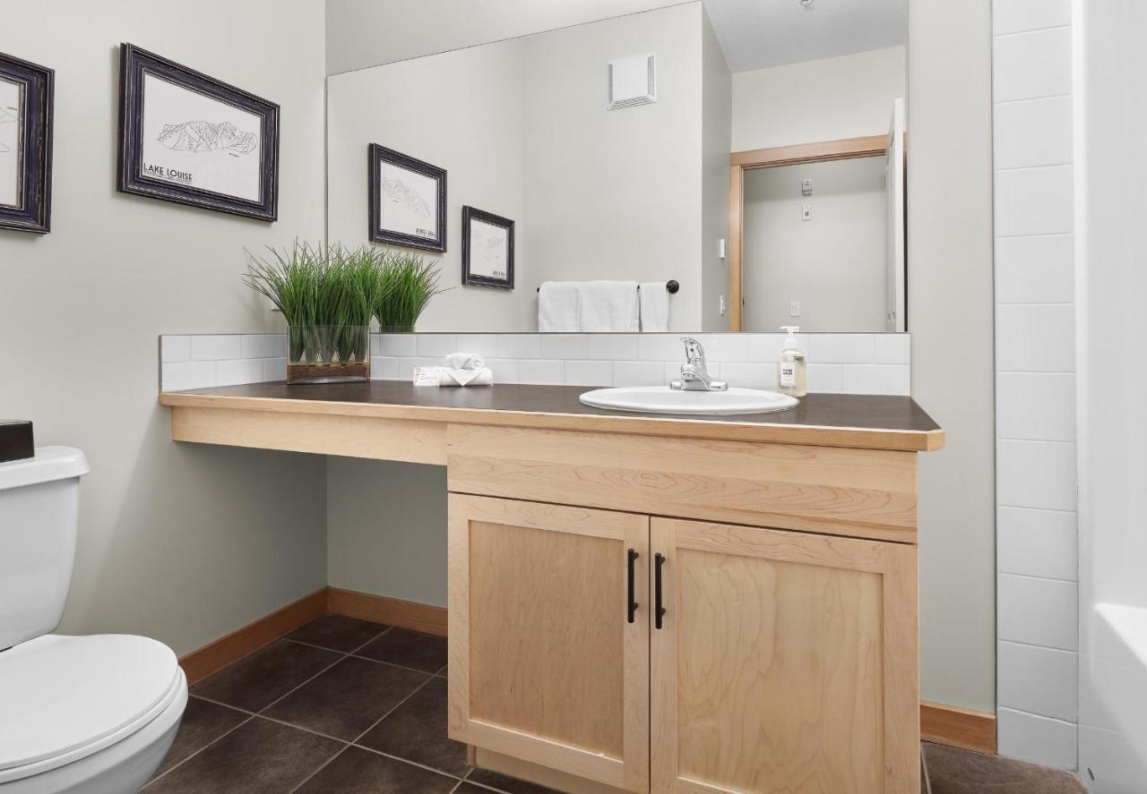 Newly Renovated Grizzly Lodge, Spacious 3Br 2Ba With Open Pool, Hot Tub Canmore Exteriör bild