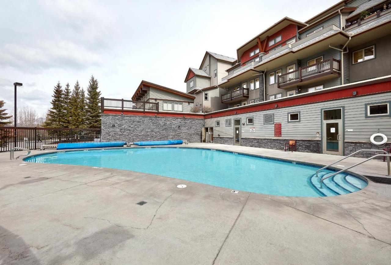 Newly Renovated Grizzly Lodge, Spacious 3Br 2Ba With Open Pool, Hot Tub Canmore Exteriör bild