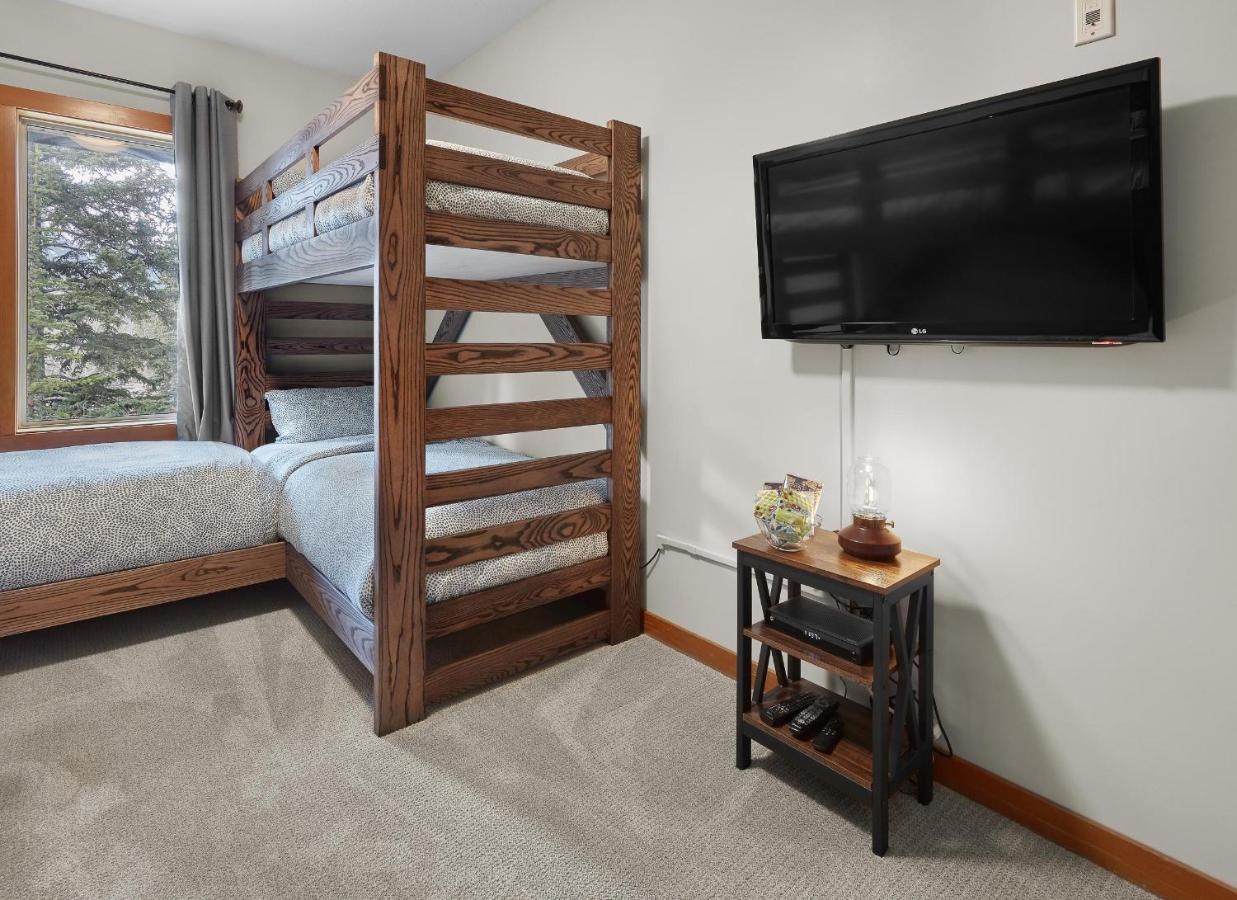 Newly Renovated Grizzly Lodge, Spacious 3Br 2Ba With Open Pool, Hot Tub Canmore Exteriör bild