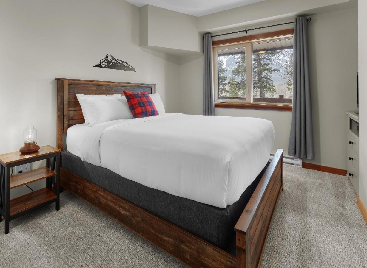 Newly Renovated Grizzly Lodge, Spacious 3Br 2Ba With Open Pool, Hot Tub Canmore Exteriör bild
