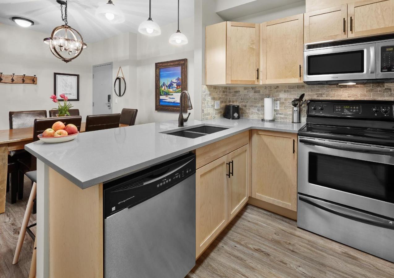Newly Renovated Grizzly Lodge, Spacious 3Br 2Ba With Open Pool, Hot Tub Canmore Exteriör bild