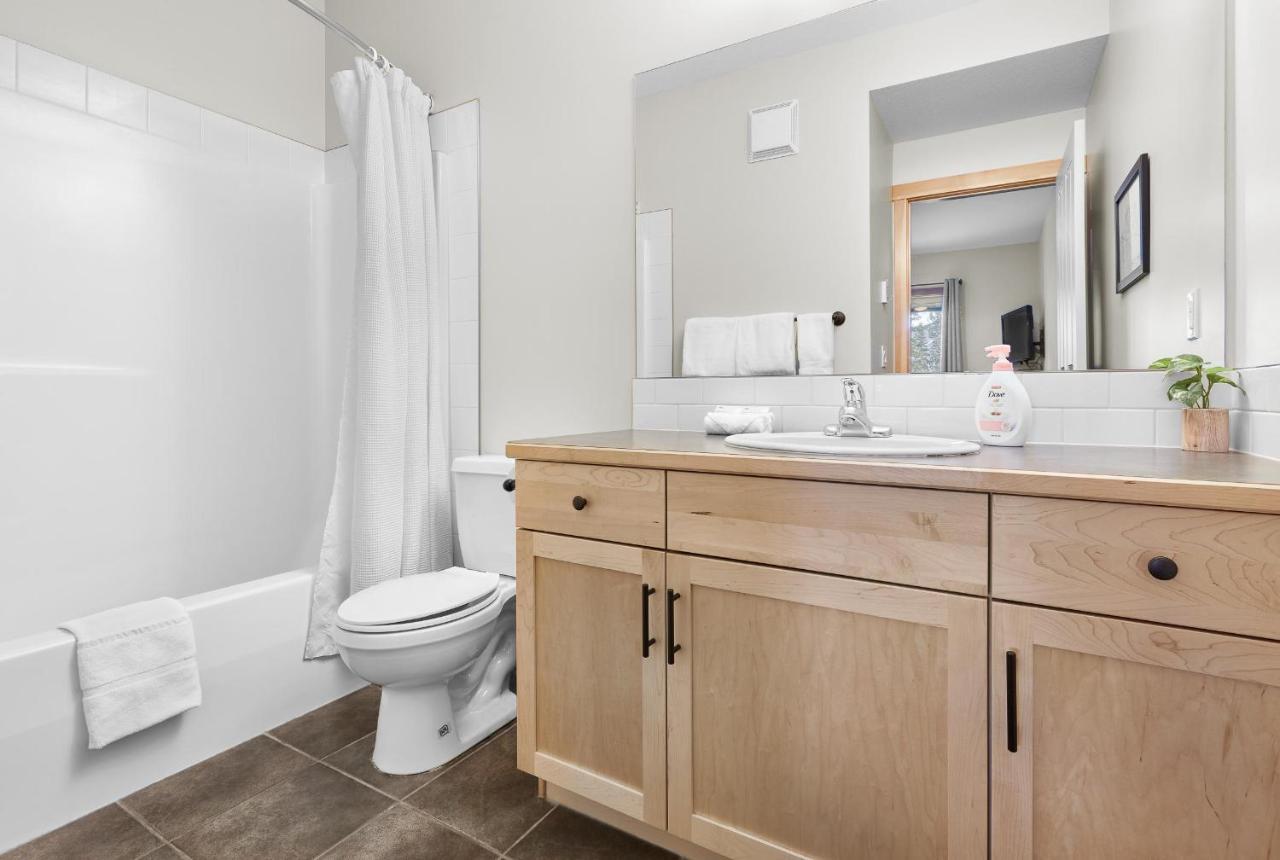 Newly Renovated Grizzly Lodge, Spacious 3Br 2Ba With Open Pool, Hot Tub Canmore Exteriör bild